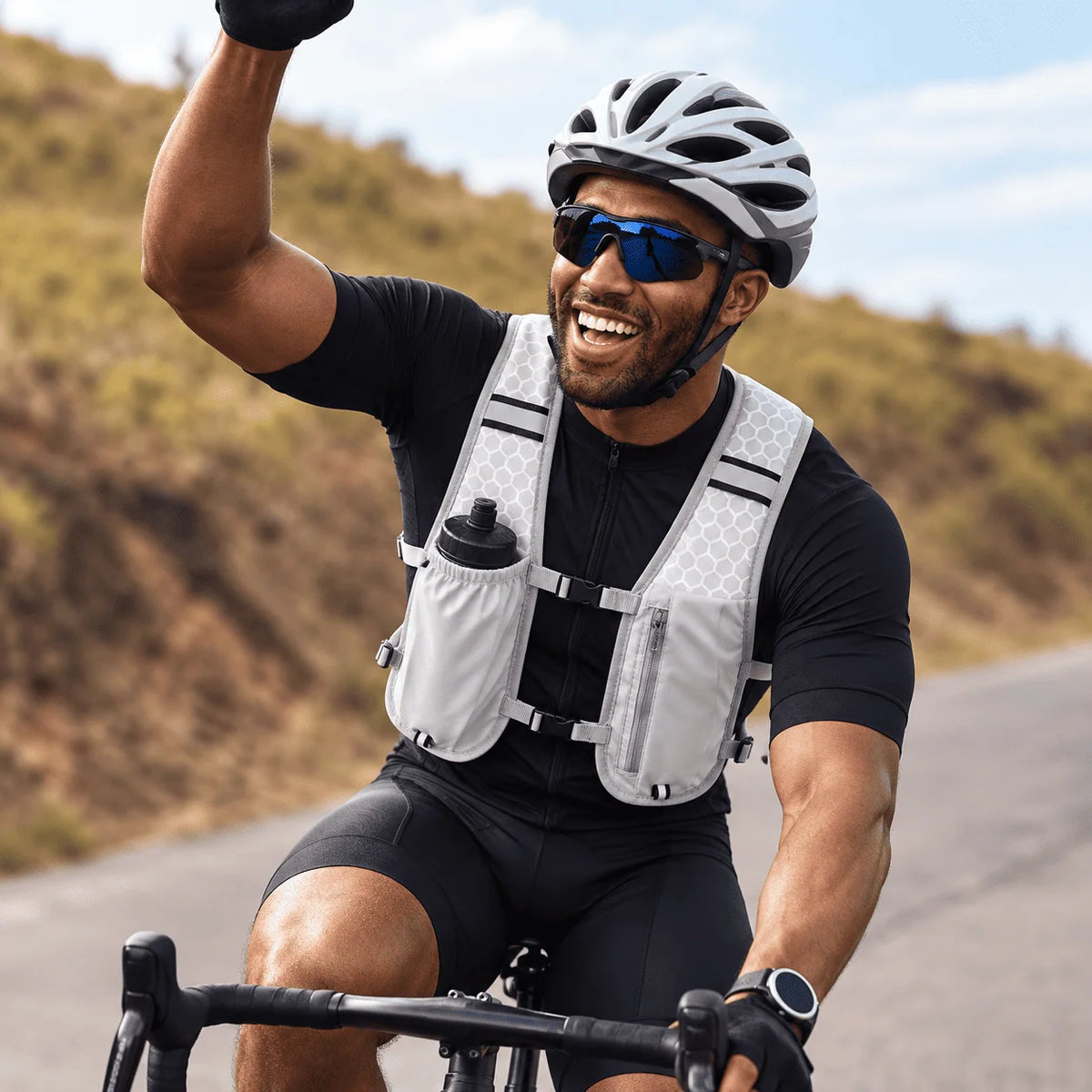 Evora PocketVest® – Lightweight Adjustable Running Vest with 3 Storage Pockets & Reflective Strips